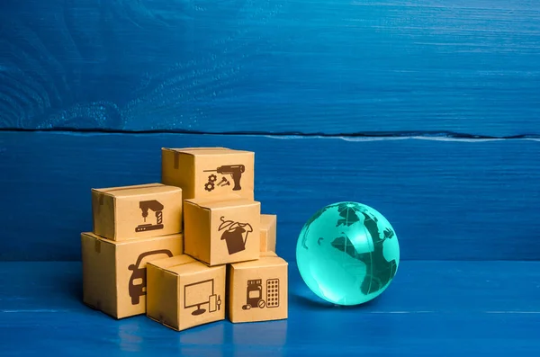 Glass Globe Bunch Boxes Global Business World Trade Distribution Goods — Stock Photo, Image