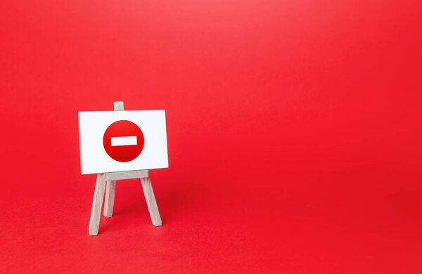 Утюг без символа входа. Запрет действий и операций, запрещенная зона. Запрет и санкции. Зона изоляции и карантин. Неудачная стратегия. Недоступность, табу. Неверное направление.