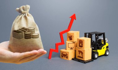 Para çantası, forklift, kutular ve kırmızı ok. Malların performans üretiminin büyümesi. İthalat, ihracat, ekonomik iyileştirme. Yüksek talep, fiyat. Aşırı üretim. Ekonomik gelişme