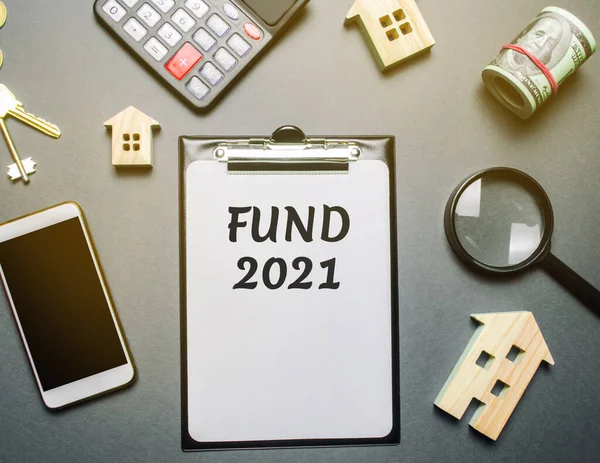 Poznámky Slovy Fund 2021 Dřevěné Domy Peníze Telefon Koncept Investic — Stock fotografie