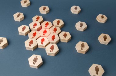 İnsanlar örgütü terk ediyor. Grubun varlığı son bulur. Personelden toplu işten çıkarmalar. Meşruiyet kaybı ve katılımcıların sadakati. Yönetim krizi var. İş kapatma, şirket kapatma..