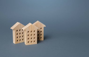 Çok katlı ahşap evler. Emlak alıp satmak. Konut kiralama, emlakçılık. Tadilat ve ev tadilatı. İpotek kredisi. Bina bakımı. Daireler ve yaşam alanları