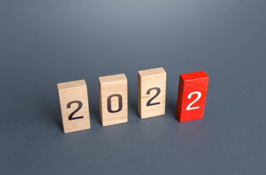 2022 numaralı bloklar. Yeni yılın gelişi. Planlama, işletme yönetimi ve strateji kavramı. Moda ve fikirler. Tatiller ve Noel. Planlanan her şeyi takip et..