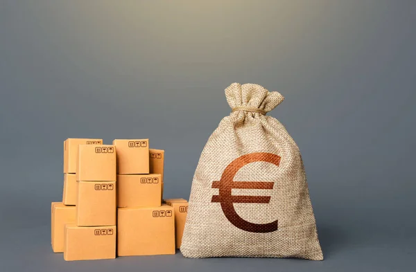 Κουτιά Και Ευρώ Τσάντα Χρημάτων Έννοια Του Εμπορίου Αγαθών Και — Φωτογραφία Αρχείου