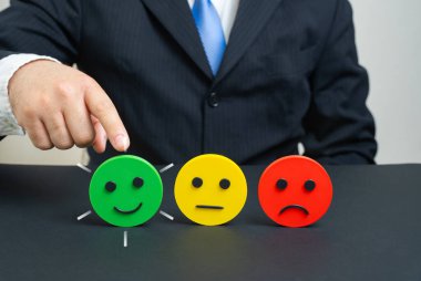 Hizmetten tamamen memnun olma derecesi seçin. Fikir ve izlenim araştırması. Müşteri kalitesi. Pazarlama analitiği, hizmet değerlendirmesi ve geri bildirim stratejisi içeriği.