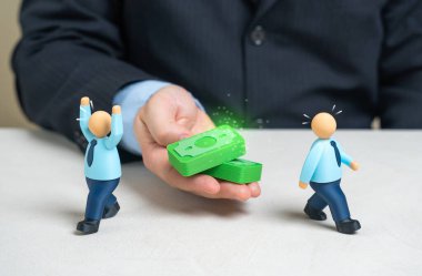 Terfi için bile çalışmayı reddediyor. Çalışanlar, tükenmiş düşük motivasyon ve işyerindeki memnuniyetsizlik krizini vurgulayan önemli ikramiye tekliflerini reddettiler.