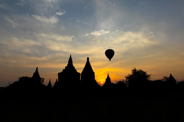 Balonismo sobre Bagan - Myanmar — Fotografia de Stock