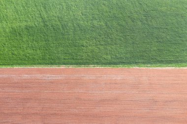 Cowra-NSW Avustralya yakınlarındaki merkez NSW çiftçilik alanındaki zıt alanlara tepeden aşağı bakış