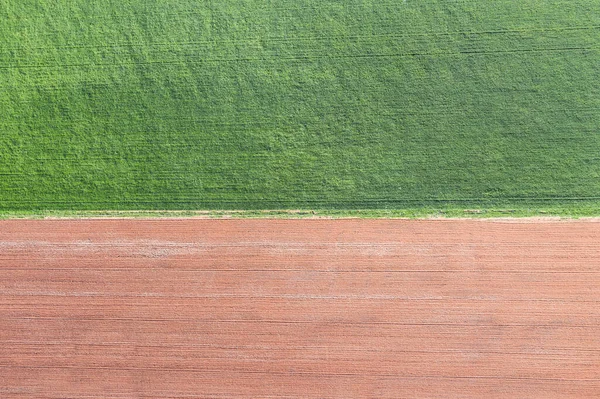 Cowra-NSW Avustralya yakınlarındaki merkez NSW çiftçilik alanındaki zıt alanlara tepeden aşağı bakış