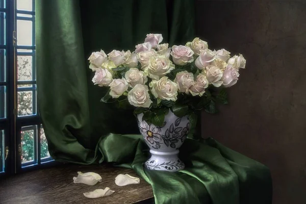 Natura Morta Con Lussuoso Bouquet Rose — Foto Stock