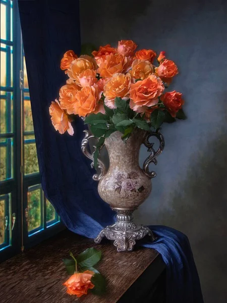 Натюрморт Великолепным Букетом Апельсиновых Роз — стоковое фото