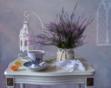 Çiçek açan fundalarla dolu bir hayat