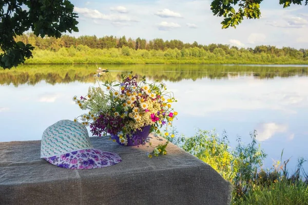 Natura Morta Con Mazzo Fiori Campo Lato Fiume — Foto Stock