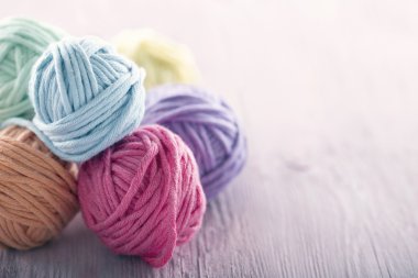 Pastel iplik topları