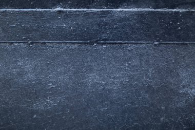 Siyah metalik doku. Arka planda kaynak yap. Toz, yüzeydeki çizikler.