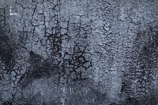 La surface rugueuse. La vieille peinture noire est altérée et tombe du fond métallique grunge. Structure peinte — Photo