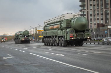 4 Mayıs 2021, Rusya, Moskova. Büyük Vatanseverlik Savaşı 'ndaki zafer töreninin provası. Topol M Füze Karmaşık Otoyolu
