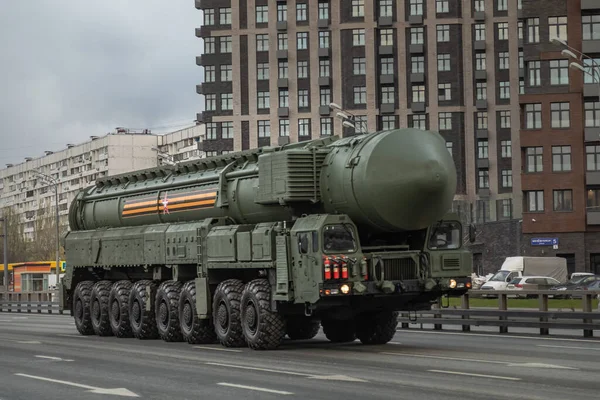 4 Mayıs 2021, Rusya, Moskova. Büyük Vatanseverlik Savaşı 'ndaki zafer töreninin provası. Topol M Füze Karmaşık Otoyolu