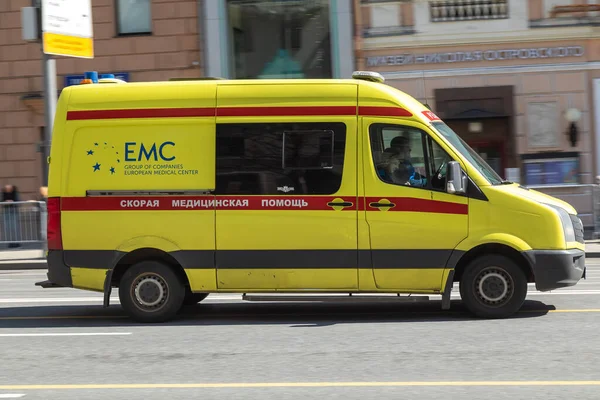May 5, 2021. Russia, Moscow Yellow ambulance of the European Medical Service Center on the streets of the city during the day — Stock Photo, Image