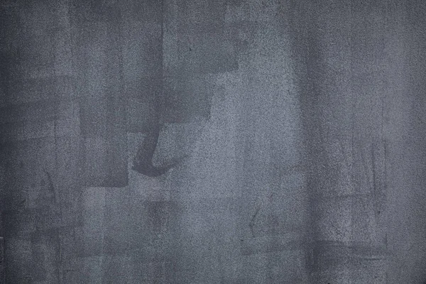 Hintergrund einer zementverputzten Wand mit Pinselablösungen beim Auftragen von Farbe. Graue Farbe — Stockfoto
