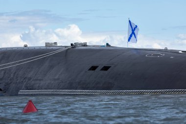 21 Temmuz 2021, Rusya, Kronstadt. Rus nükleer denizaltısı Prens Vladimir yolda..