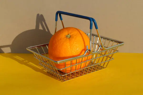 Arancione Trova Carrello Sfondi Grigi Gialli — Foto Stock