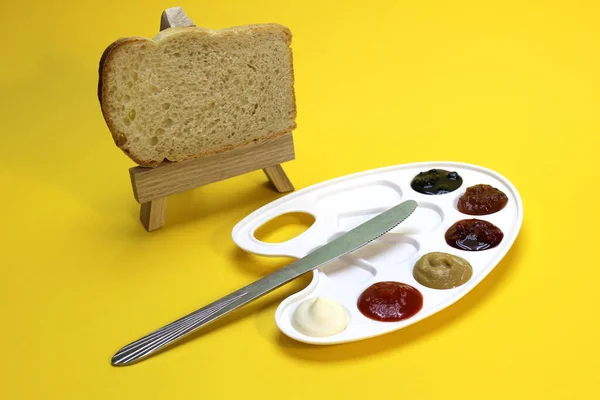 Die Palette Umfasst Mayonnaise Ketchup Senf Marmelade Und Zwei Marmeladensorten — Stockfoto