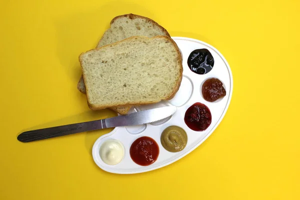 Die Palette Umfasst Mayonnaise Ketchup Senf Marmelade Und Zwei Arten — Stockfoto