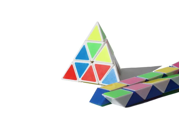 Eğitimsel Çocuk Oyuncağı Yapbozu Beyaz Izole Bir Arkaplanda Piramit Şeklinde — Stok fotoğraf