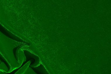 Buruşuk kadife kumaş dokusu güneşte parlıyor.