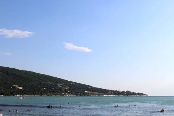 Paysage Marin Sur Rivage Avec Des Touristes Repos Par Temps — Photo