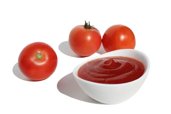 Biała Płyta Sosem Pomidorowym Stoi Białym Tle — Zdjęcie stockowe