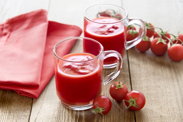 Bicchieri di succo di pomodoro — Foto Stock