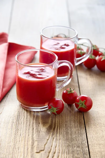 Bicchieri di succo di pomodoro — Foto Stock
