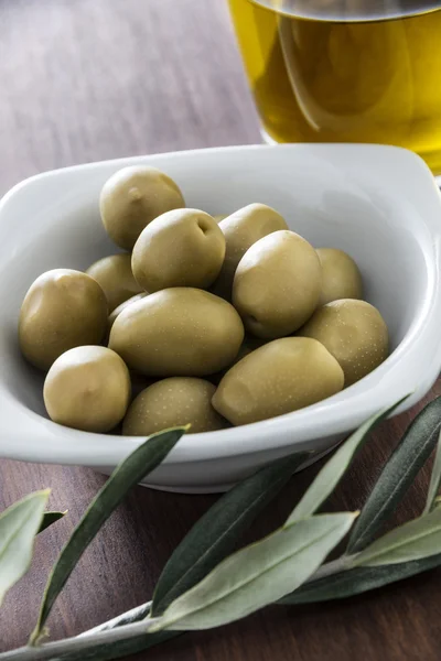 Oil and olives — Stock Photo, Image