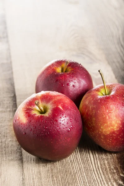 Manzanas rojas frescas — Foto de Stock