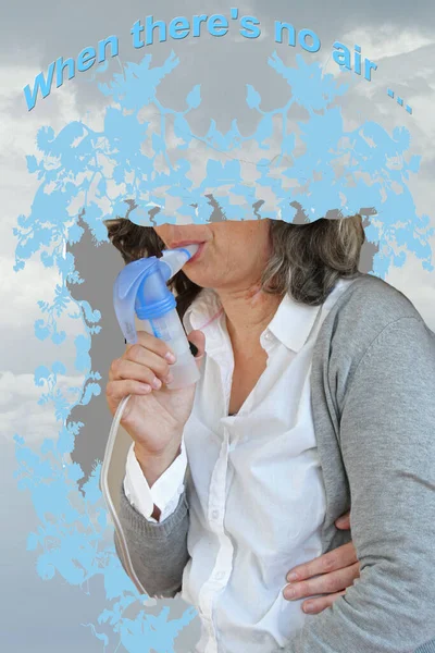 Unrecognizable Woman Blue Frame Uses Inhaler Because Shortness Breath Front — Stock Photo, Image