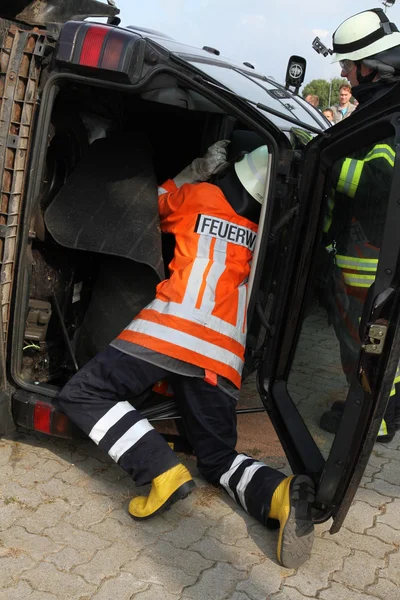 Resgate de acidente de carro — Fotografia de Stock