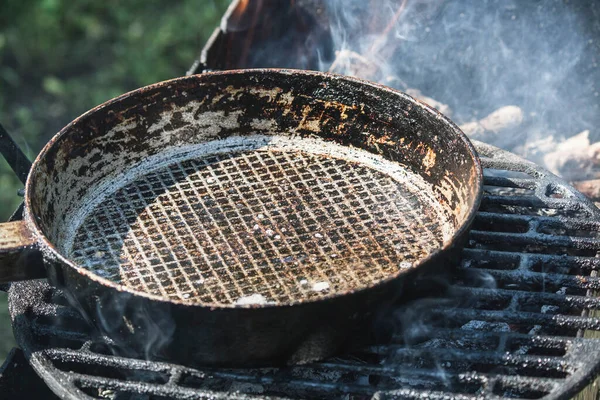 Velha Frigideira Ferro Vintage Fogo Mais Bravo Culinária Campo — Fotografia de Stock