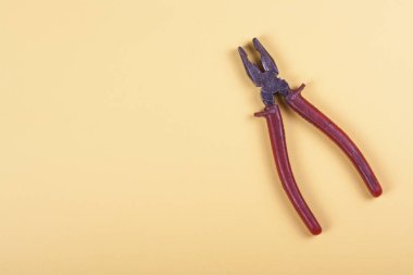 Eski pense sarı katı arkaplanı kapatır