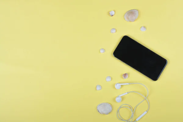 Smartphone Kleurrijke Achtergrond Met Kopieerruimte Moderne Minimale Stijl Close Bovenaanzicht — Stockfoto