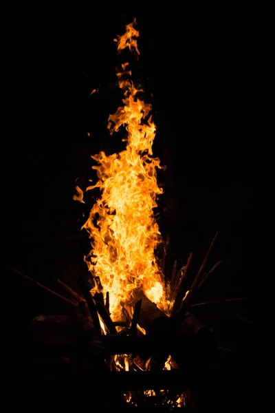 炎の写真黒の背景 — ストック写真