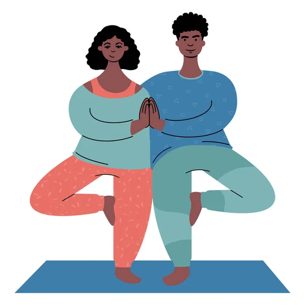 Çift birlikte yoga yapıyor. Bir adam ve bir kadın ağaç duruşu yapıyor..