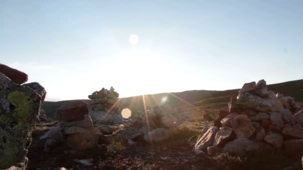 Rocas al sol — Vídeo de stock