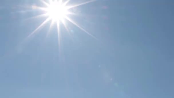 Sun in the clear blue sky — Stock Video