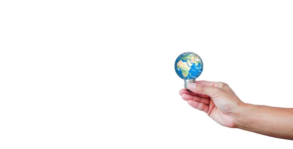 Beyaz arkaplanda bir ampulün içindeki dünya. Çevre için yeşil enerji ve Dünya ekoloji kavramını koru. 