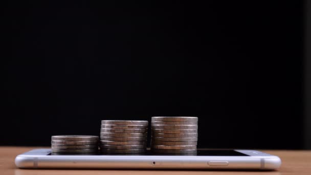 Pequeño Árbol Creciendo Monedas Pila Teléfono Inteligente Stop Motion Business — Vídeo de stock