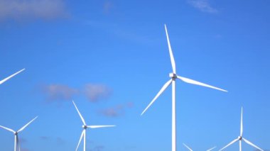 Rüzgar türbininin elektrik enerjisi.