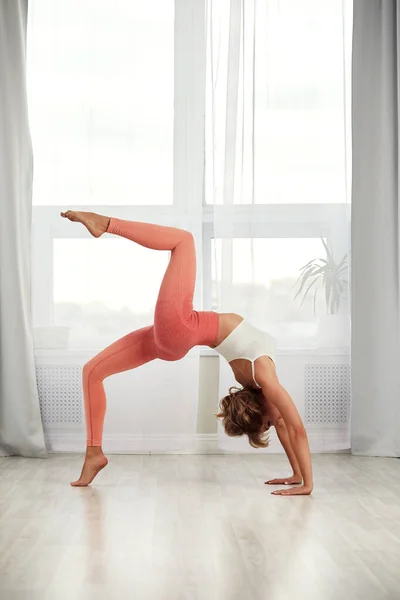 Fitness home. Beautiful woman doing some exercises at home in a living room. — Stock Photo, Image