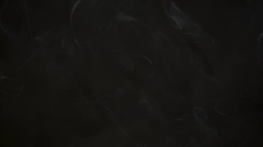 Metin veya tasarım için bulanık arkaplan. Bulanık soyut duman deseni. Tek renkli bir resim. Siyah ve beyaz soyut tasarım.